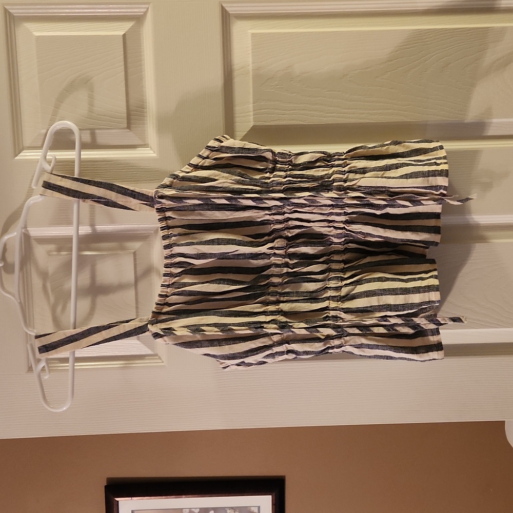 Universal thread sz Medium cream striped top